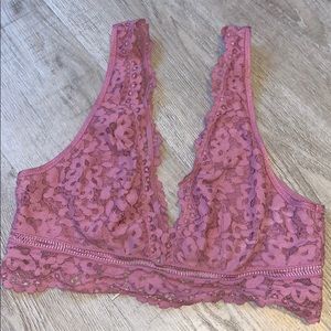 VICTORIA’S SECRET Floral lace bralette